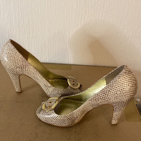 BCBGeneration, beige, thick heel - Picture 4 of 6